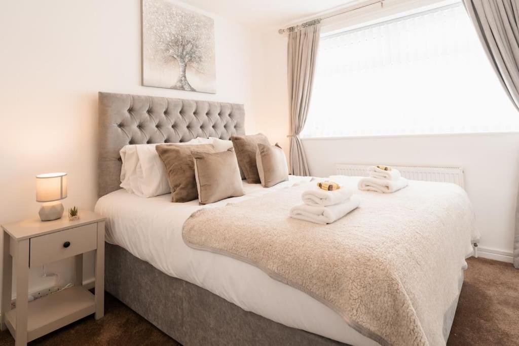 Prenton House, 3Br Close To Liverpool Бёкенхэд Экстерьер фото