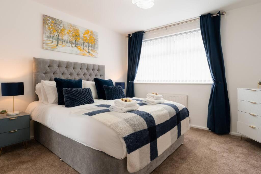 Prenton House, 3Br Close To Liverpool Бёкенхэд Экстерьер фото